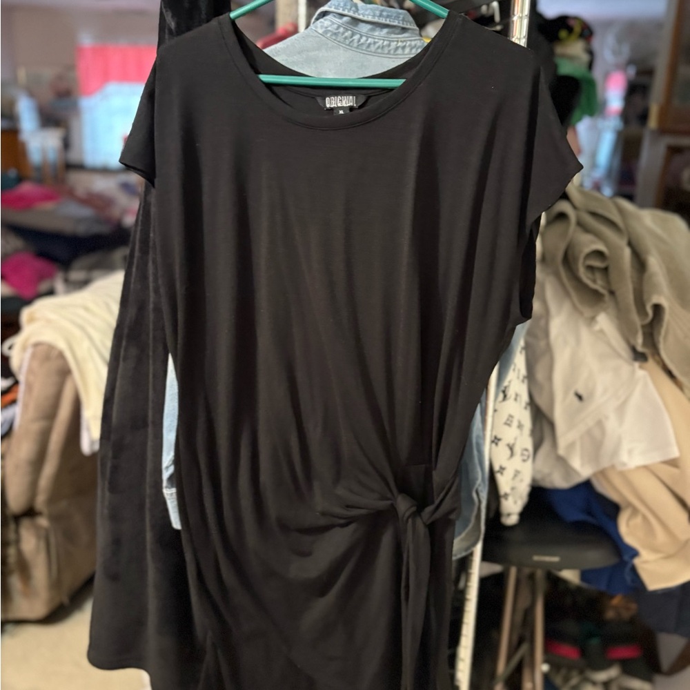 Chic Black Dress with Side Knot